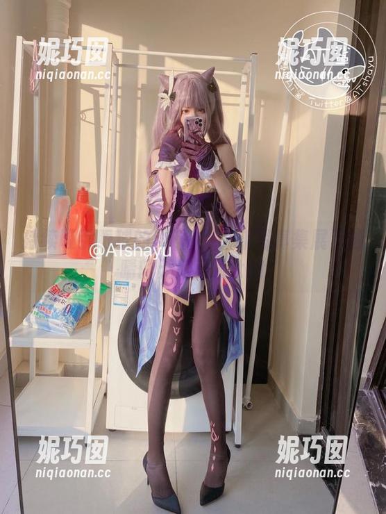 持续吸引眼球的AT鲨：最新写真集展示刻晴的无限可能.txt