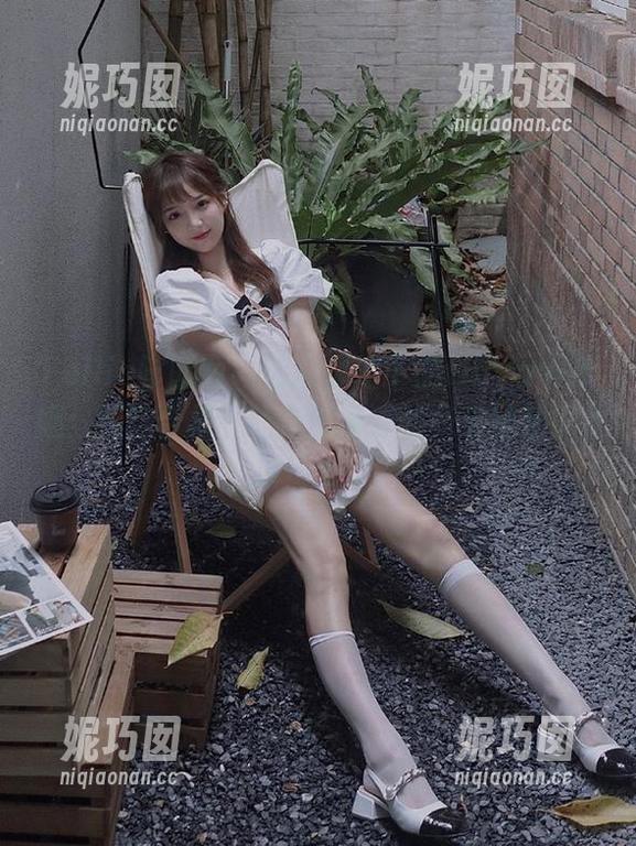 Feilin嗲囡囡 - 镂空思绪下的waya小帝姬：精选合集，让你沉浸在创意与美感中.txt