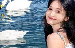 Feilin嗲囡囡 – 奶茶Emily圣诞梦幻合集：独特套图，陪你畅游在节日的甜蜜海洋！.txt
