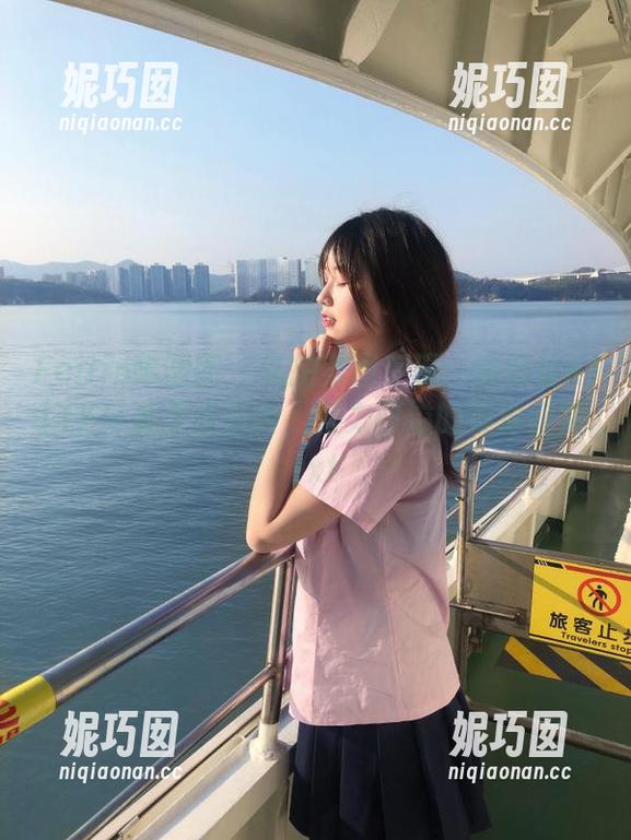 Feilin嗲囡囡 - 私拍美图专辑：施忆佳KITTY与裤里丝结合，魅力四溢的视觉盛宴.txt