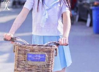 Feilin嗲囡囡 – 用毛衣编织温暖：雅茹老师写真集，轻松下载唯美壁纸.txt