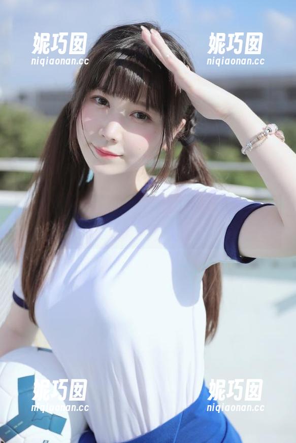 GIRLT果团网 - 专属美腿展现：周大萌的定制图片让你爱不释手.txt