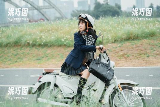 GIRLT果团网 - 摩登豹纹风情：莫雅淇高清图包，时尚博主的新潮流与灵感.txt