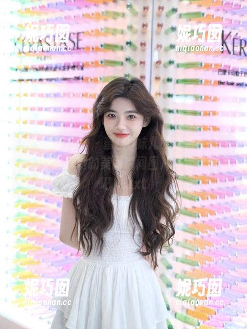 GIRLT果团网 - 蜜桃Q妹儿的红裙写真作品集，分享她的美丽瞬间图片，快来看看吧！.txt