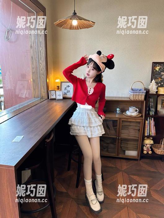 HuaYang花漾 - 清新脱俗的Angela小热巴白衬衫写真，绝美图集尽显独特风格.txt