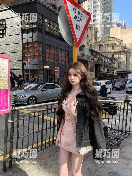 HuaYang花漾 - 顾欣怡的无圣光白色作品，传递出一种超越时空的美感与情绪.txt