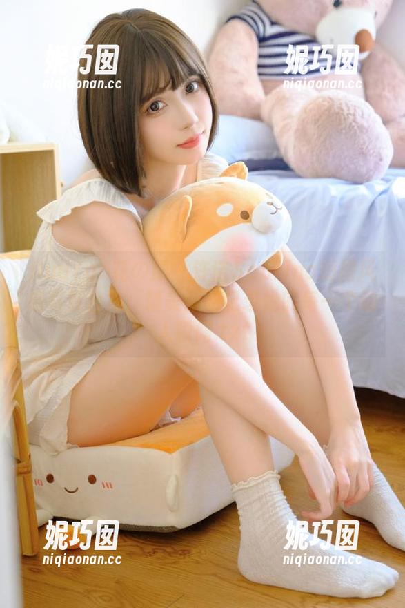HuaYan花の颜 - 许诺Sabrina短裙风格写真合集：精美原图记录她的每一个动人瞬间.txt