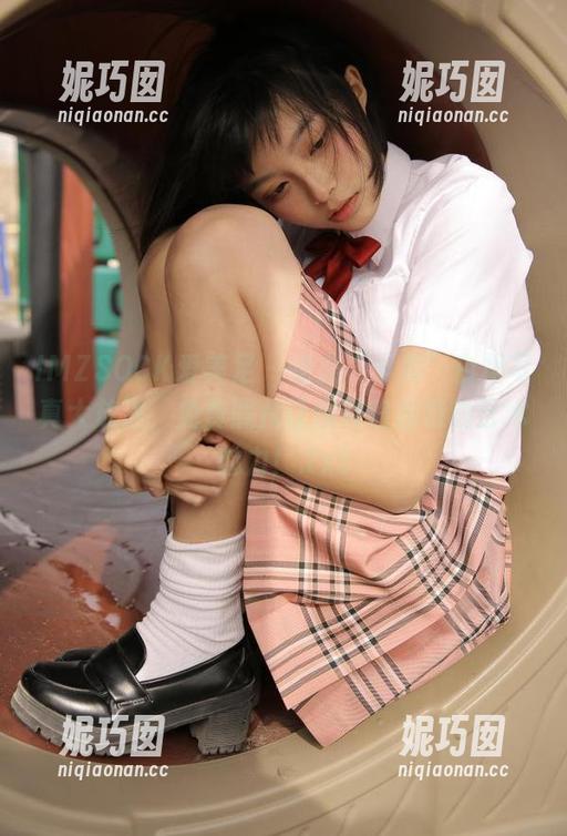 IMZSOCK爱美足 - 绝美“小美”白裙写真大放送，免费照片让你领略独特的艺术魅力！.txt