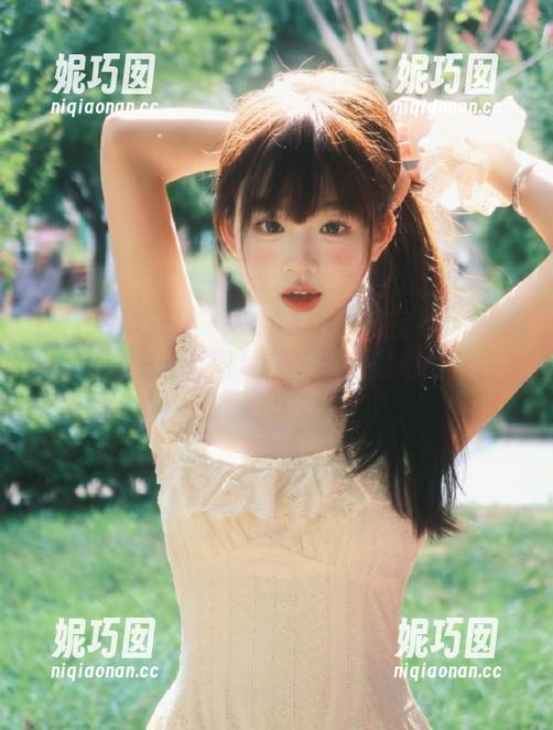 IMiss爱蜜社 - 在睡衣中释放自我：Evon陈赞之的写真图片带你探索内心的宁静.txt