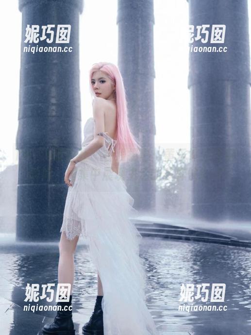 IMiss爱蜜社 - 在线摄影：黄乐然的日常瞬间，图集中展现生活的多样性.txt