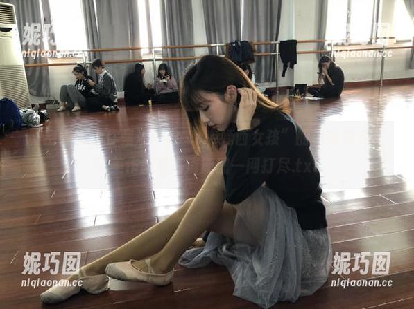 微密圈 - 为你呈现“Jessie婕西女孩”的惊艳写真，精美作品与高清原图一网打尽.txt