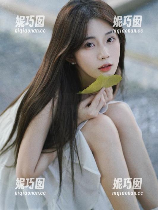 LD零度摄影 - 最新作品集：颜妮以白色为主题，绽放出纯净唯美的写真艺术.txt