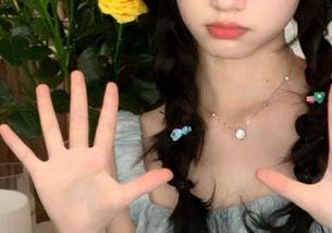 MFStar模范学院 – Evelyn艾莉女王写真精选：捕捉生活中的女王气息与动人故事.txt