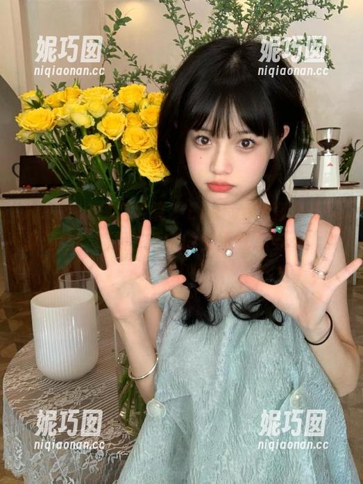 MFStar模范学院 - Evelyn艾莉女王写真精选：捕捉生活中的女王气息与动人故事.txt