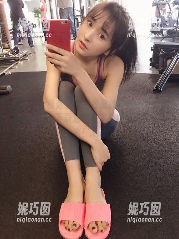 MFStar模范学院 - 收藏徐微微mia的职业装美图，下载后轻松变身职场潮流引领者！.txt