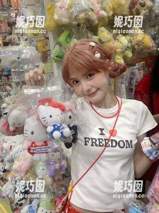 MFStar模范学院 - 熊吖BOBO的睡衣福利写真，适合夜晚的轻松与暧昧！.txt