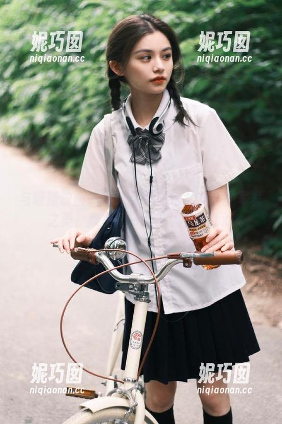 与喵糖映画一同感受《白色女友》的写真之美，欣赏每一张动人照片.txt