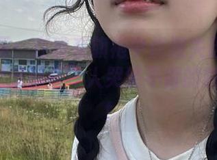 喵糖映画：在粉系旗袍中优雅失败的图集精选，记录那些令人哭笑不得的瞬间！.txt