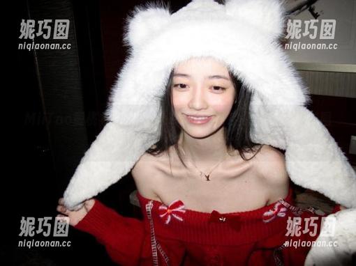 MiiTao蜜桃社 - 雪梨sherry的镂空视角：原图与图片中的奇妙艺术体验.txt