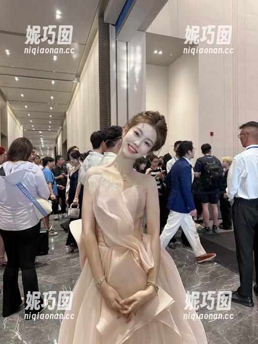 MyGirl美媛馆 - 妮儿Bluelabel双人写真之旅：独特原图与图集让你惊艳.txt