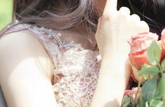 QingDouKe青豆客 – 施忆佳制服私房写真：亲密捕捉瞬间的魅力与自信.txt