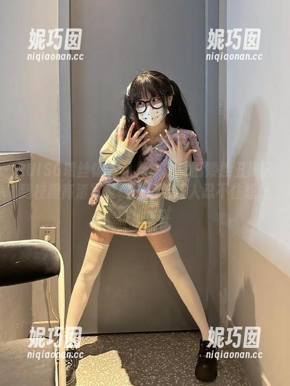 RUISG瑞丝馆 - 从奶瓶土肥圆矮挫丑黑穷到校服高清写真：这组合让人忍不住想吐槽！.txt