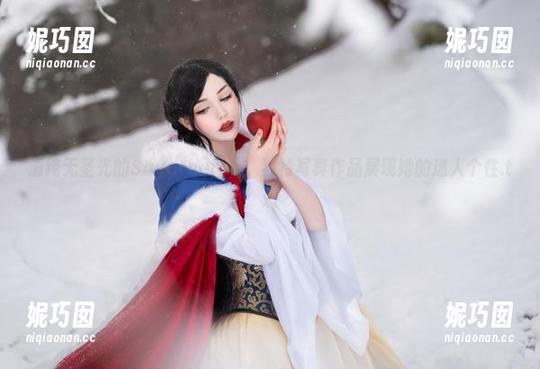 清纯无圣光的Sayathefox，独特写真作品展现她的迷人个性.txt