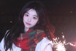 精美福利图包：Seele麦麦泳池写真，带你感受夏日的激情与清凉！.txt