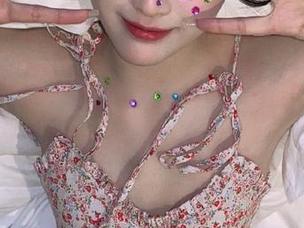 TouTiao头条女神 – 刘瑾希的眼镜写真，原图让你见证无圣光的纯粹与自然！.txt