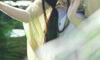 TouTiao头条女神 – 图集狂欢！张梓柔的白裙福利，瞬间点燃你的少女心！.txt
