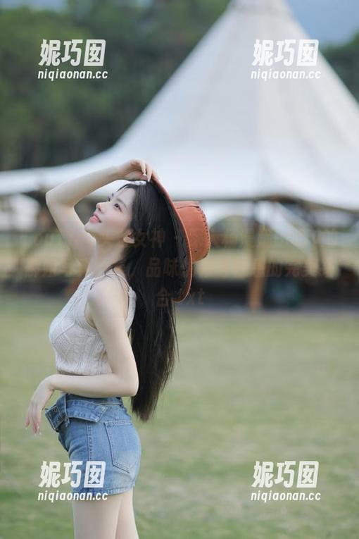 TouTiao头条女神 - 深入杨漫妮baby的御姐写真合集，品味优雅与性感的完美结合.txt