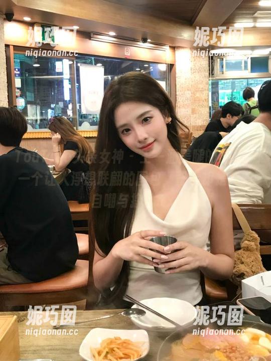 TouTiao头条女神 - 王一涵美腿的原图，一个让人浮想联翩的图包，背后却是我的自嘲与挣扎.txt