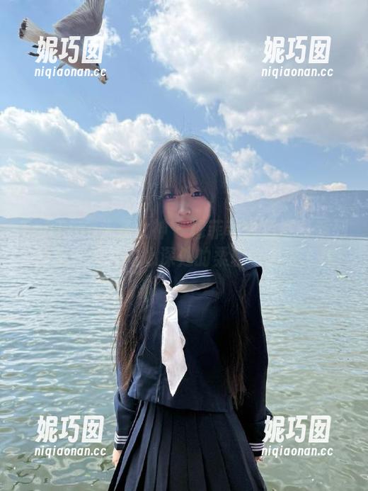 TouTiao头条女神 - 穆菲菲白色写真系列合集：捕捉内心深处的柔软与力量.txt