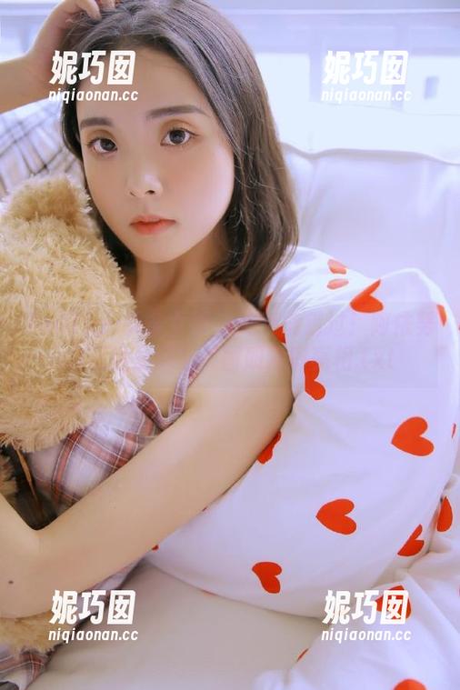 TouTiao头条女神 - 绝不能错过！阿依努尔瓦娅最新毛衣图册精彩亮相.txt