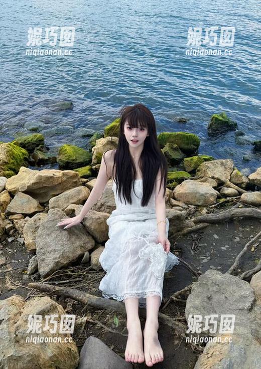 UGirls尤果网 - 捕捉孟狐狸的裸足魅力：高清写真记录下每一份细腻与动人.txt