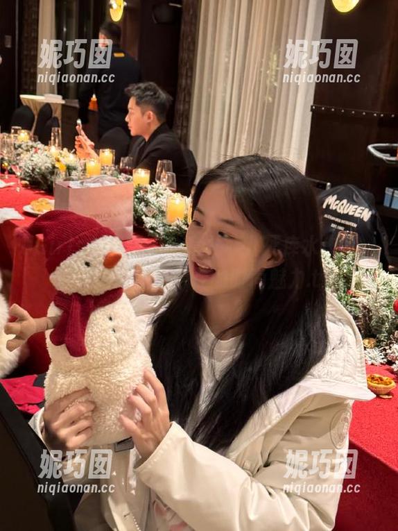 UGirls尤果网 - 全套尤菲儿死库水作品，带你领略最具个性的时尚魅力.txt