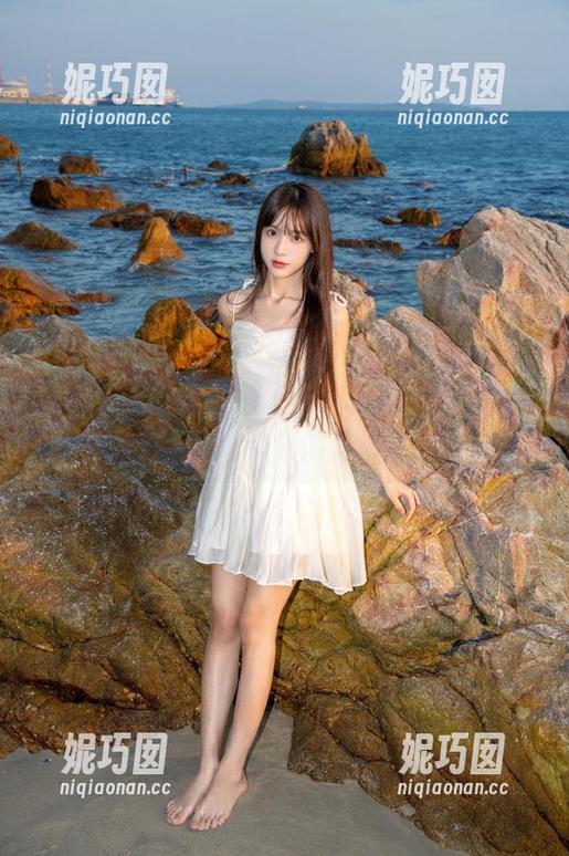 UGirls尤果网 - 优雅与时尚相结合，徐梓伊短裙美图套图引领潮流新风尚！.txt