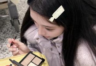 UGirls尤果网 – 杨晨晨最新教室图册上线：她的教学风格与学生互动尽在其中！.txt