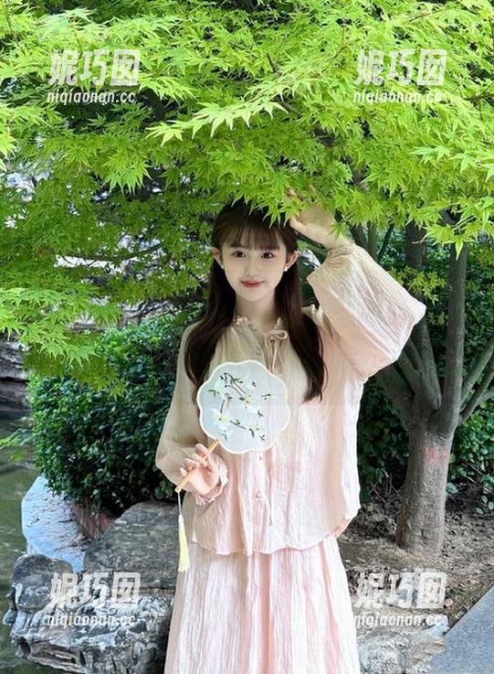 UGirls尤果网 - 谭晓彤花嫁图集最新更新，婚纱与搞笑表情的完美结合，值得你的点赞与分享！.txt