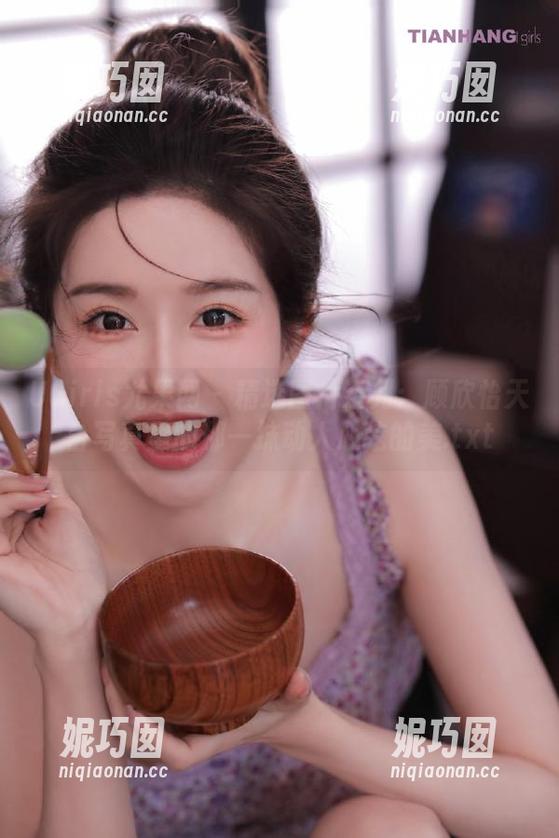 UGirls尤果网 - 精选图片系列：顾欣怡天台写真里的那一抹动人心弦的美.txt