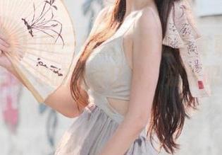 UGirls尤果网 – 黛熙儿海边写真更新：一场阳光与海浪的图片狂欢，别眨眼哦！.txt
