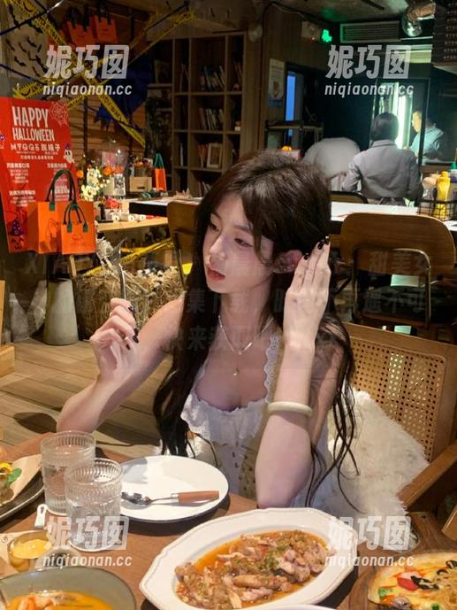 XIAOYU语画界 - 杨晨晨sugar：甜美女神的镂空网袜图集下载，时尚不再遥不可及，快来获取吧！.txt