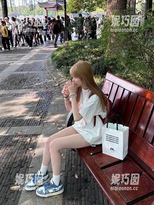 XIAOYU语画界 - 探索林乐一的毛衣写真图包：绽放个性与时尚的完美融合.txt