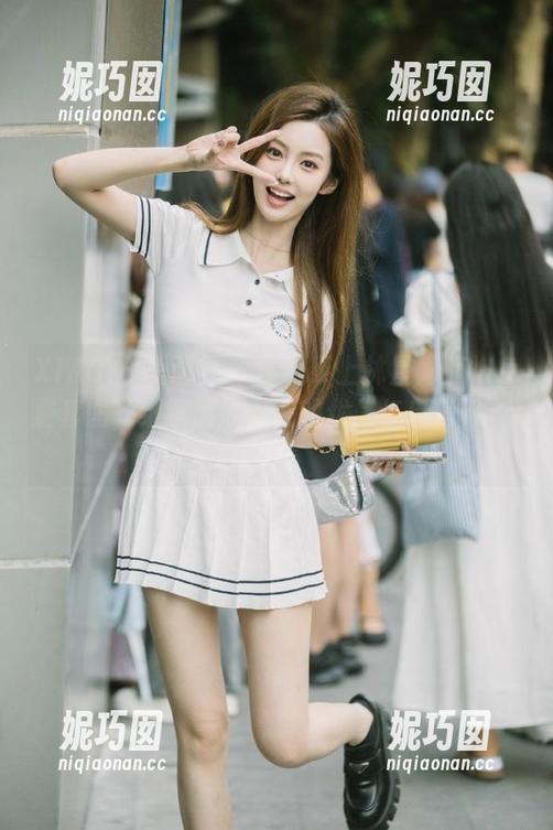 XIAOYU语画界 - 独家奉上林星阑旗袍免费套图，细腻展现女性的优雅与自信！.txt