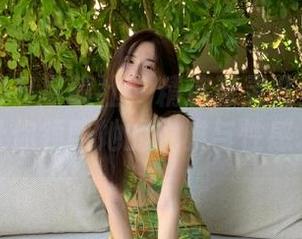 XINGYAN星颜社 – 精选张灵儿丝袜图集，让你领略她的优雅与性感.txt