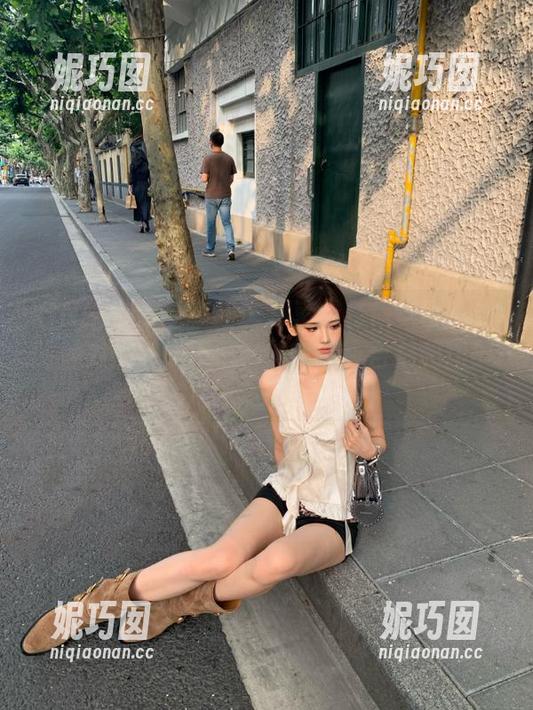 XINGYAN星颜社 - 探索转转Lisa连体衣的魅力：一份不可错过的写真合集和图册.txt