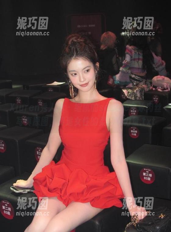 Xiuren秀人网 - 细腻的sophie余冰肉丝写真原图，传递女性的柔美和力量.txt