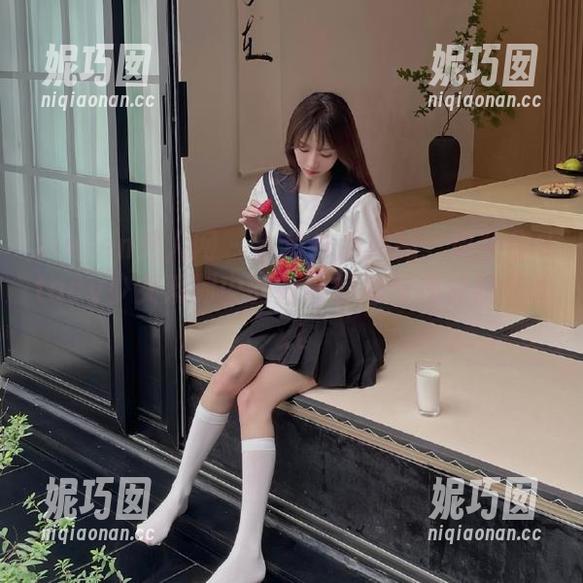 Xiuren秀人网 - 全套作品揭秘：何梦兮Stacy少女系列中的青春幻想与现实碰撞.txt