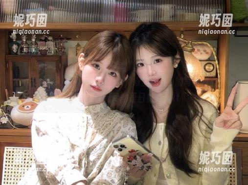 Xiuren秀人网 - 在泳池戏水，双笙Alina的写真与美图交汇，展现无尽的夏日魅力.txt