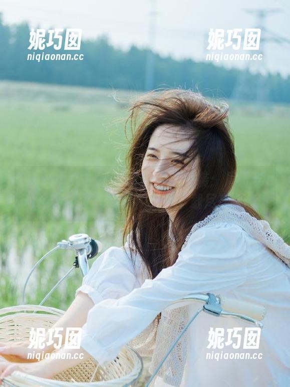 Xiuren秀人网 - 时尚浪潮来袭：周于希dummy皮衣写真，免费下载尽享.txt